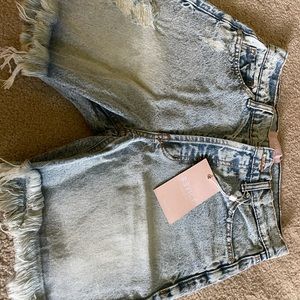 Revice Monica 90’s cutoffs